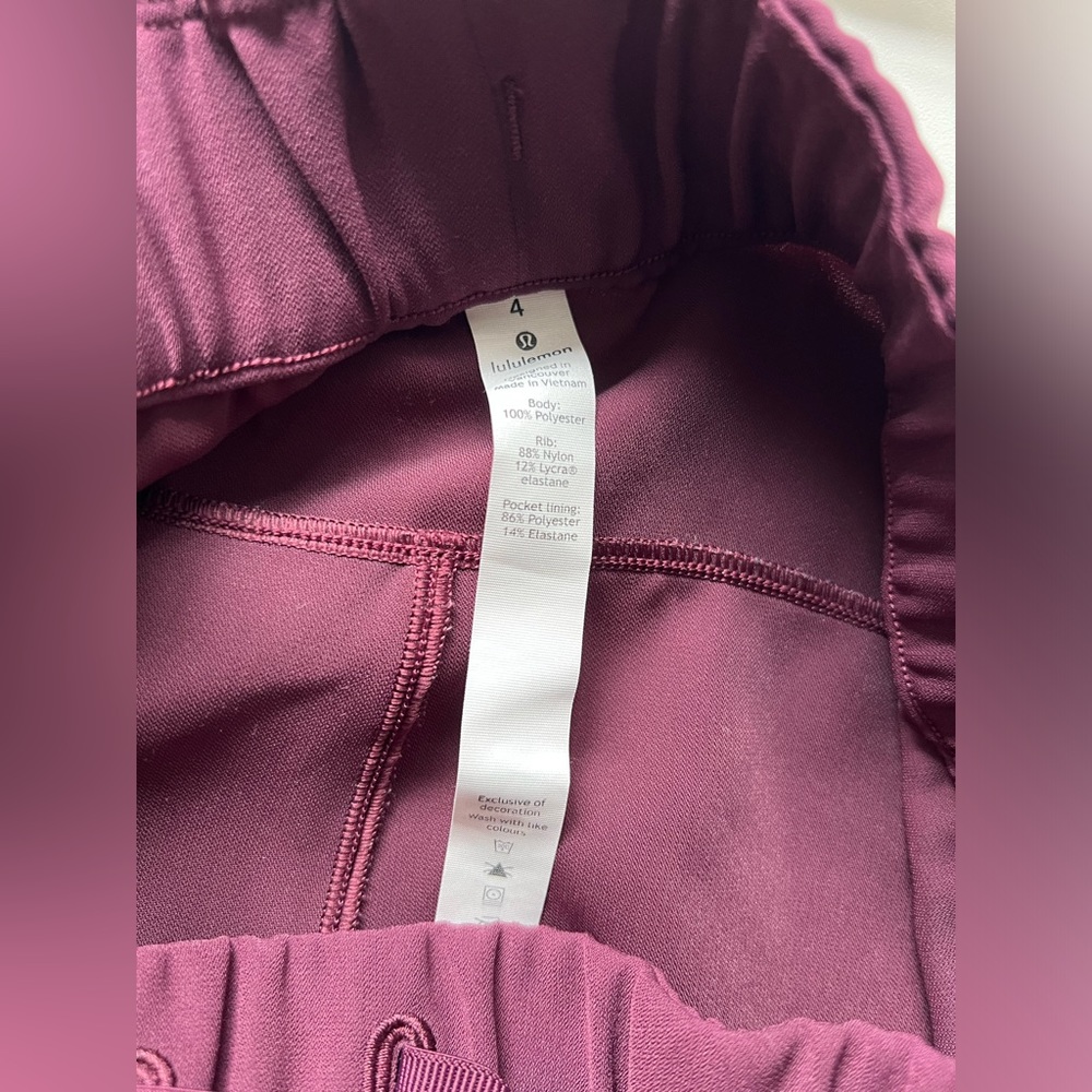 Lululemon Burgundy On the Fly Jogger